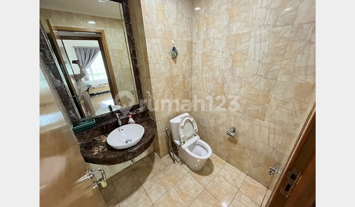 Bright and Spacious 3-Bedroom Residence at Senayan Residence, Prime Location Near Senayan City 2