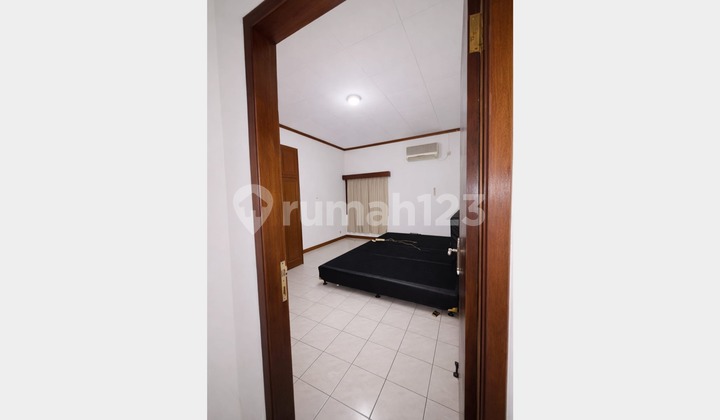 Special Price, Spacious Classic Modern House With Nice 4 BR At Pejaten Barat Area 2