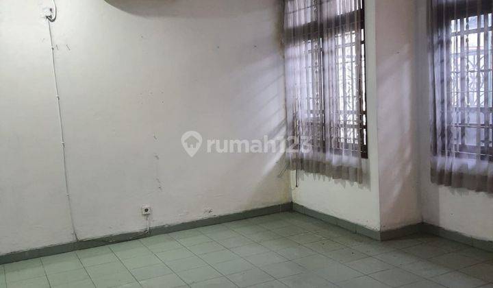 Dijual Rumah Nyaman 2 Lantai, Pinggir Jalan, Dengan 7 Kamar Tidur di Area Bantul Jogjakarta 2