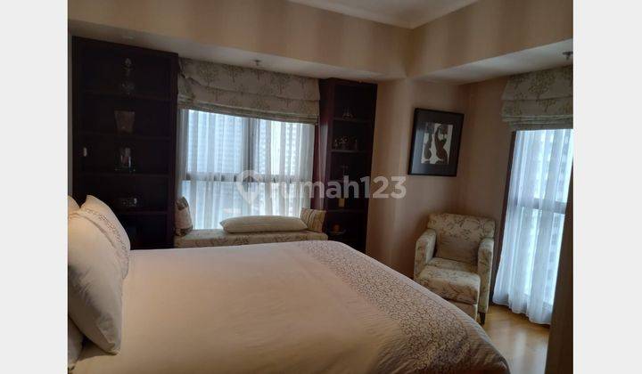 kamar tidur spacious living area with comfy
