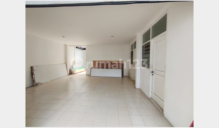 Charming Home For Long Term Rent, Well Maintained Family with Nice 4 Bedrooms at Kemang Selatan Area 2