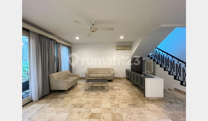 Elegant House with Cozy 3 Bedrooms in Jeruk Purut area - Near Fatmawati MRT & Top International Schools