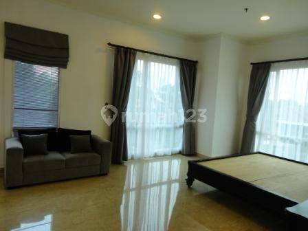 Comfortable Unit With Spacious Living Area And 4 Bedrooms At Senayan Residence 2