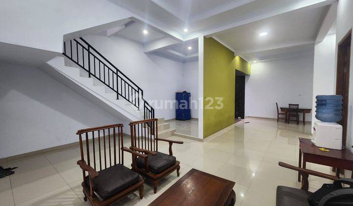 Dijual Rumah Bagus Dengan 4 Kamar Dan 2 Lantai, Lingkungan Nyaman di Area Banguntapan 2