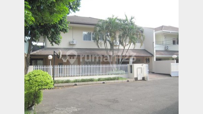 Stylish Home with Nice 3 BR, Good Size Garden, and Private Pool in a Highly Connected South Jakarta, Cipete Area Stylish Home with Nice 3 BR, Good Size Garden, and Private Pool in a Highly Connected South Jakarta, Cipete Area