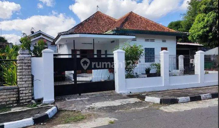 Dijual Rumah Classic 838m2 Dengan 4 Kamar Cantik, Posisi Hook di Gondokusuman Area 1