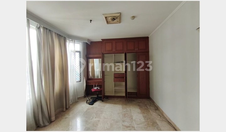 Unit Terjangkau, 2 Kamar Tidur Berperabot Lengkap di Beverly Tower Condominium Dekat MRT Fatmawati, Lokasi Strategis