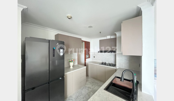 Affordable Luxury, Cozy 3BR Apartment, Fully Furnished at Simprug Indah in Prime Area 2