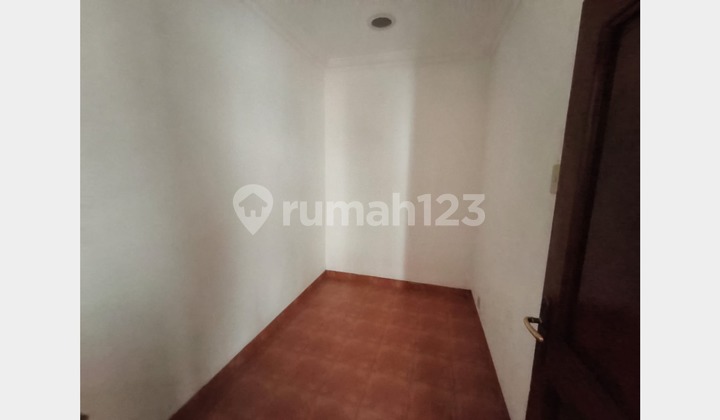 For Rent Big House, Spacious and Bright with Nice 6 Bedrooms at Pejaten Area, One Gate 24 hours Security 2