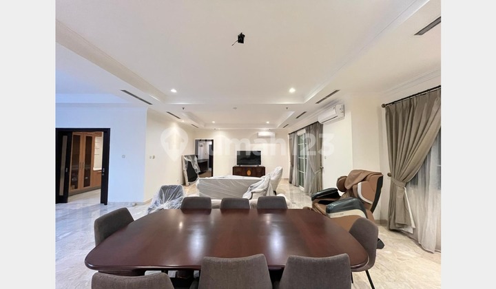 Elegant Expansive 4 BR Apartment at The Bellezza with Ongoing Renovation and Mall Connection