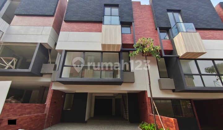 Brand New Rumah Modern, Elegan dan Asri dengan 4 Lantai+4 Kamar Tidur di Lokasi Strategic Area Antasari