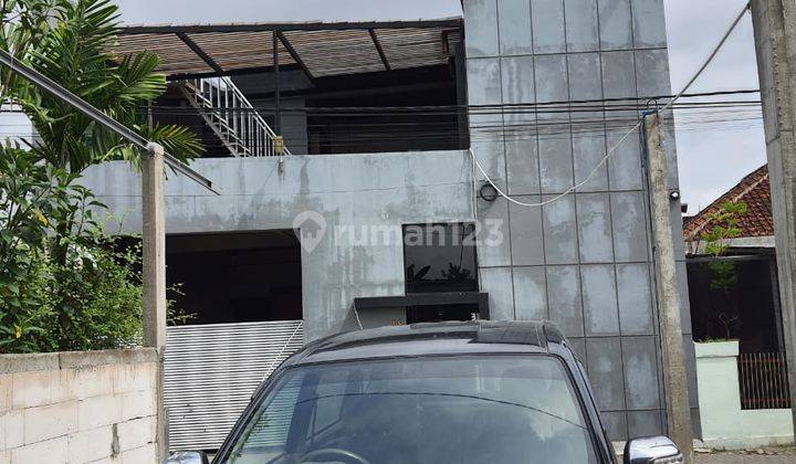 Dijual Rumah Dengan 3 Lantai, Cocok Untuk Rumah Atau Kantor Dengan Kamar, Garasi Luas Dan Rooftop di Bantul Area 2