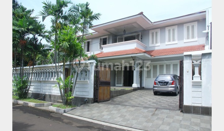 Spacious Family Home in Permata Hijau with Private Pool and 5 Bedrooms Near Senayan City