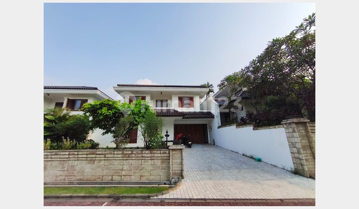 For Rent Big House, Spacious and Bright with Nice 6 Bedrooms at Pejaten Area, One Gate 24 hours Security