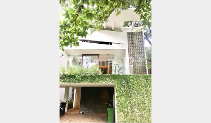 Exclusive Family Home in a Quiet Neighborhood with a Beautiful Pool View, Jatipadang, Pasar Minggu Exclusive Family Home in a Quiet Neighborhood with a Beautiful Pool View, Jatipadang, Pasar Minggu