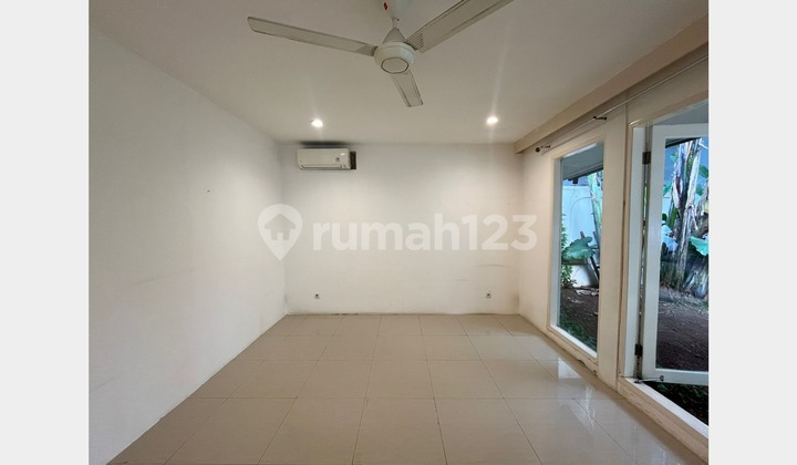 Excellent and Quiet House, Nice Pool and Big Size Garden with Cozy 4 Bedrooms at Kemang Dalam Area 2