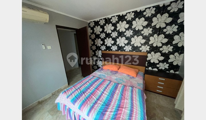 Excellent Unit, Well Equipped With Comfy 2 Bedrooms At Beverly Tower Condominium, Just 12 Minutes To Fatmawati MRT 2