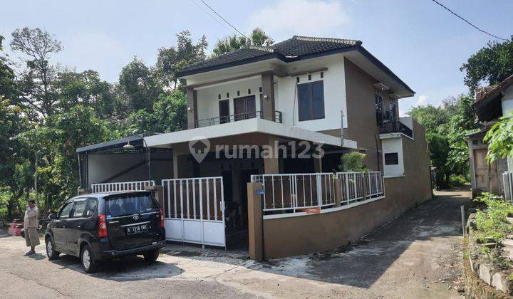 Dijual Rumah 2 Lantai Nyaman Dan Bagus Dengan 4 Kamar di Area Sleman Lokasi Strategis 1