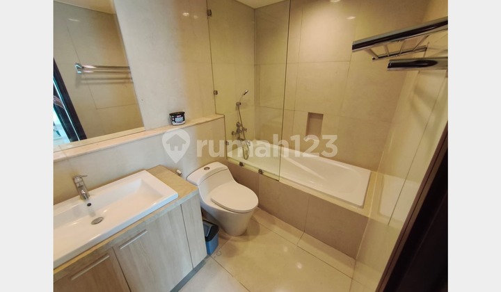 Jual Cepat, Apartemen 2 Kamar Nyaman dan Elegan, Fully Furnished di Setiabudi Skygarden, Dekat MRT 2