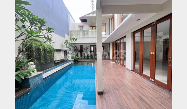 Beautiful House with High Quality Material with Nice 4 BR, Nice Pool and Garden at Cipete Area