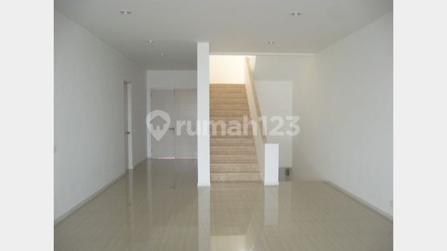 Perfect Family Home with 4 Bedrooms + 1  Study Room, at Cilandak area 700 meters to MRT Station 2