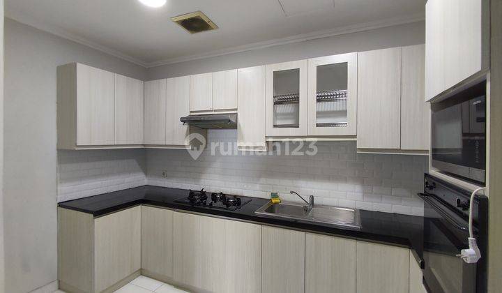 Comfortable Unit, Good Facility With 3 Bedrooms At Parama Apartment 2