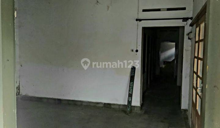 Dijual Rumah Kuno Berkualitas, Samping Jalan, Dengan 5 Kamar Tidur di Area Klaten 2