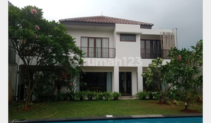Luxurious House with Private Pool and Gazebo Near Kemang & Darmawangsa 1