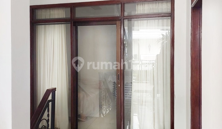 Sewa Rumah Kebayoran Baru, Jakarta Selatan Sewa Rumah Kebayoran Baru, Jakarta Selatan