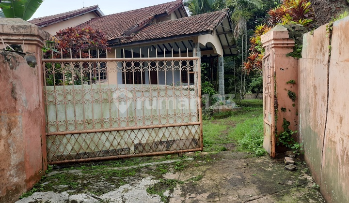 Kebun Asri Villa on Mount Salak Tourist Route, Tenjolaya, Bogor