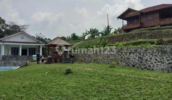 Villa with an Affordable Garden on the Mount Salak Endah Tourist Route