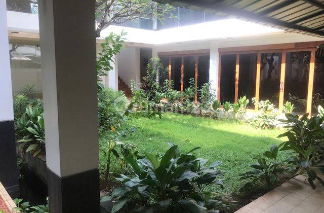 Rumah Lama 3 Lt, Lokasi Strategis di Menteng 2