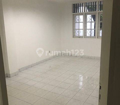 Rumah Lama Hitung Tanah Di Jl. Alexandri, Permata Hijau 2