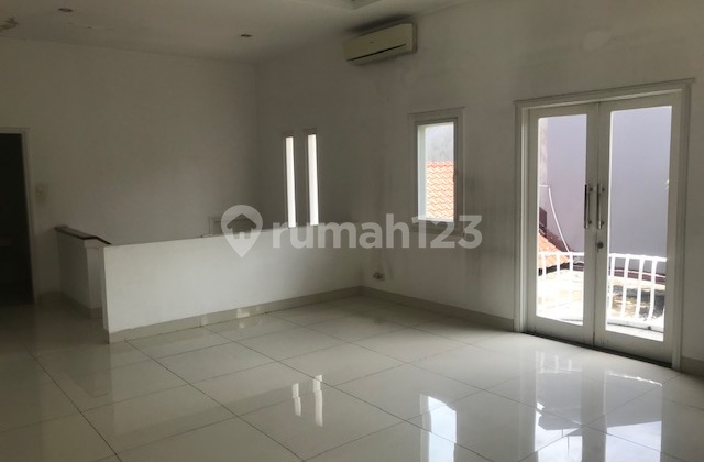 Dijual Rumah Tua Menteng Di Area Blora Kendal, Cocok Untuk Bangun Mini Building. Dekat Ke Stasiun Sudirman 2