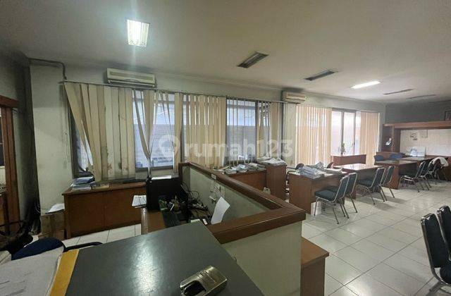 Dijual Gedung 3 Lantai, Jalan Bintaro Raya, Kebayoran Lama, Dekat Kantor Garuda Food 1