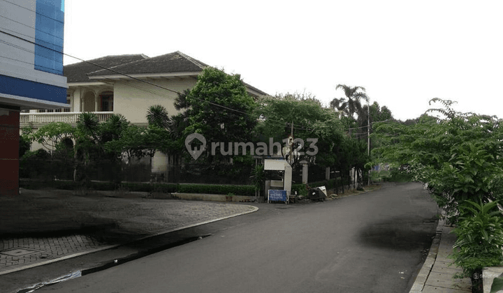 RUMAH TUA LUAS BESAR COCOK UNTUK RUMAH TINGGAL DAN KANTOR DI CEMPAKA PUTIH