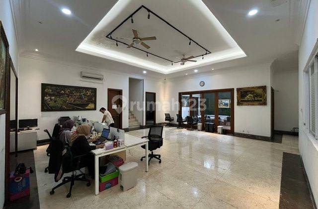 RUMAH DI MENTENG, AREA RESTORAN / PERKANTORAN 