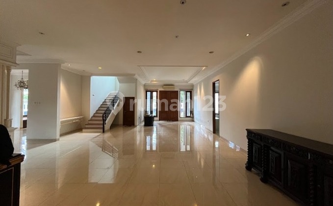 HOUSE ON TAMAN PATRA STREET HOUSE ON TAMAN PATRA STREET