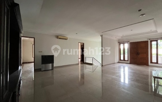 HOUSE ON TAMAN PATRA STREET HOUSE ON TAMAN PATRA STREET