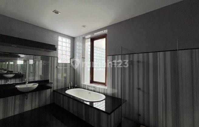  RUMAH SIAP HUNI TROPICAL DI AREA PERMATA HIJAU  2