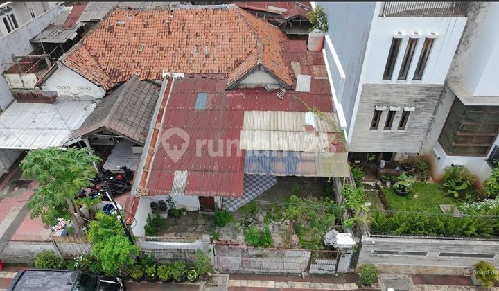 OLD HOUSE ON CEMARA MENTENG STREET 2