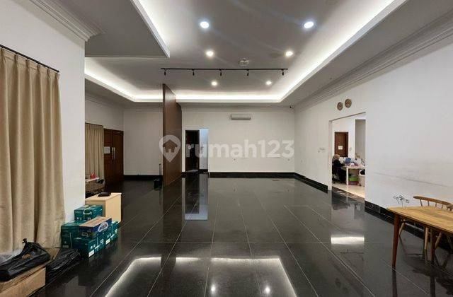 RUMAH DI MENTENG, AREA RESTORAN / PERKANTORAN 