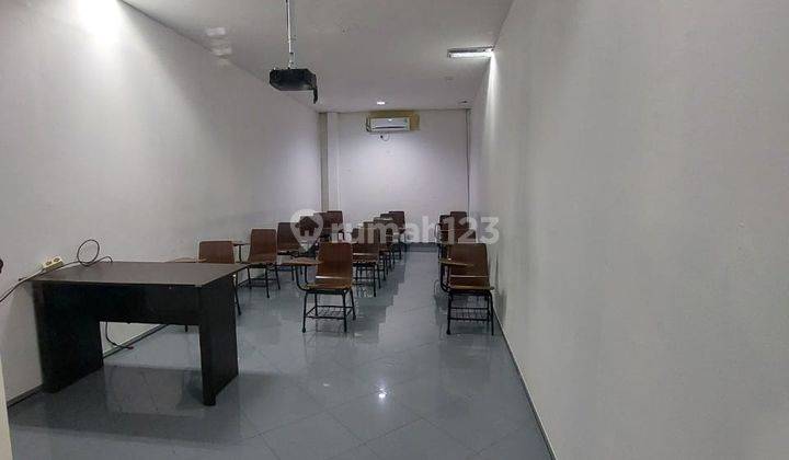 Gedung Di Area Pluit Bandengan Jakarta Utara