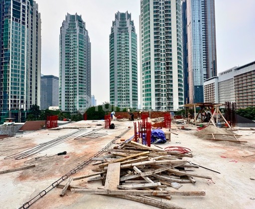 Gedung Hampir Jadi di Setiabudi Kuningan