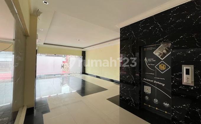 CIKINI STREET BUILDING