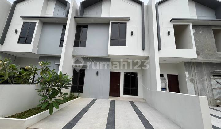 Rumah Modern Minimalis Baru Komplek Tugu Jatiwaringin