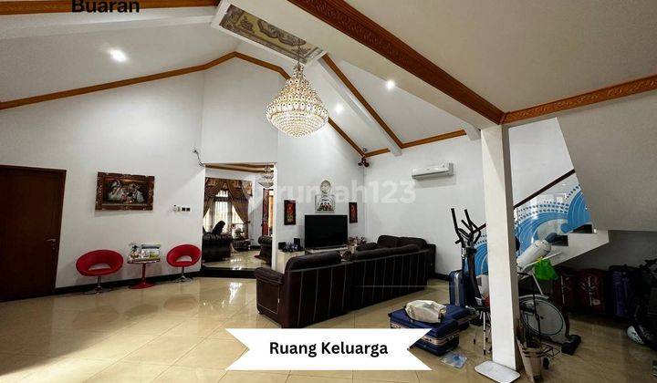 Rumah Modern Ada Kolam Renang Elang Malindo Jatiwaringin Jakarta Timur 13