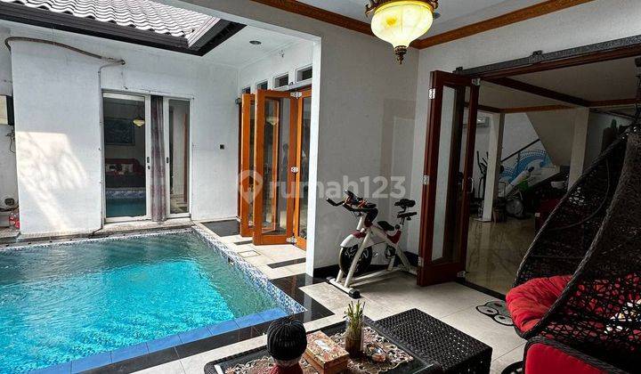 Rumah ada Kolam Renang Komplek Elang Malindo Jatiwaringin 1