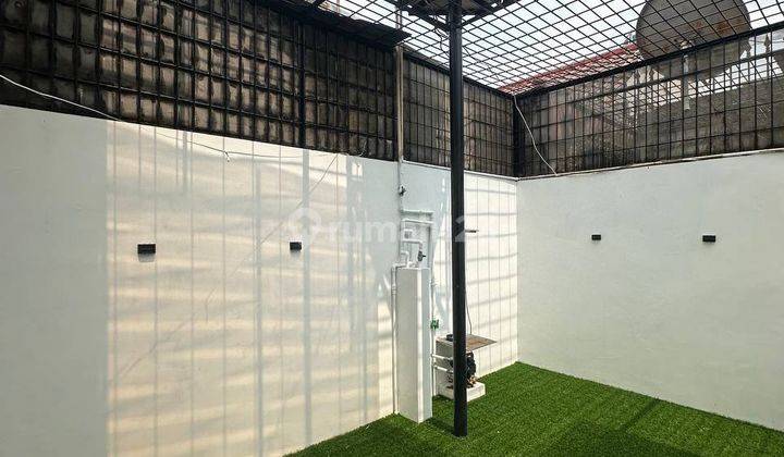 Rumah Baru Depan Taman Komplek Jatinegara Baru Jakarta Timur 1