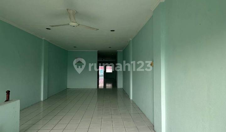 This shophouse offers a strategic location in Kalimalang, West Bekasi.